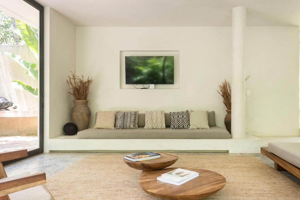 Casa Areca, Awarded Architectural Villa Located In A Secured Gated Community, With Concierge Services Тулум Экстерьер фото